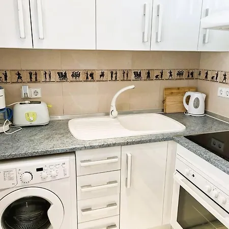 Center 4 Persones- Beach 200m - . Parking Apartment Marbella